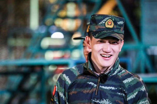 何捷个人资料简介 军衔是啥级别？上尉警衔吗