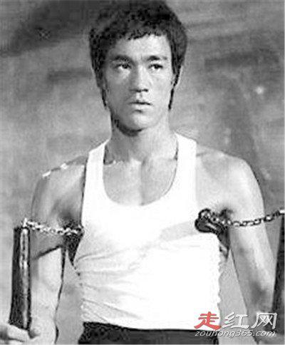 李小龙下葬灵异事件 死亡真相死因和丁佩的关联