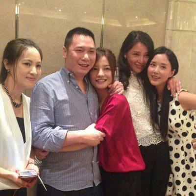 许宗衡和赵薇女儿对比照 大人的过往去猜测小孩子