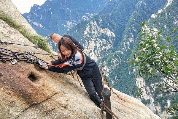 华山摔死过多少人 跳崖自杀工作人员也无可奈何