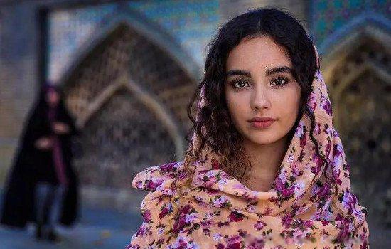 阿富汗的人口和面积各是多少 女人有多惨地位低到什么程度