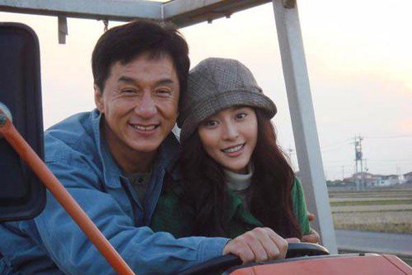 范冰冰成龙是什么关系 暧昧占便宜互惠互利吧