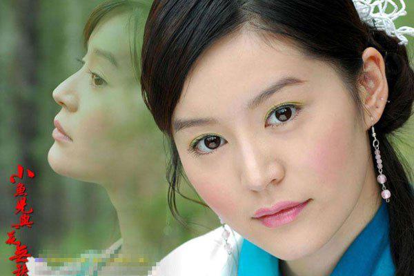 柏雪的照片好吓人 六个脚是被什么人控制了吗