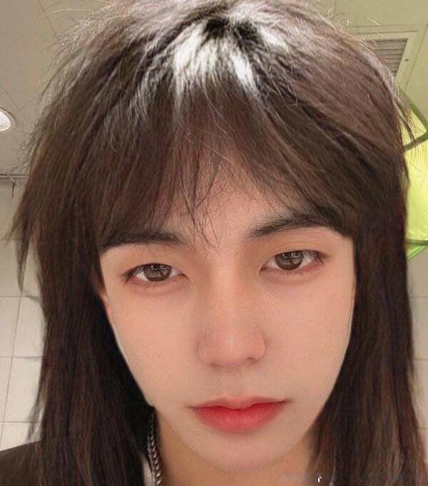 余庆伟个人资料简介 人鱼线pdd怎么突然火的