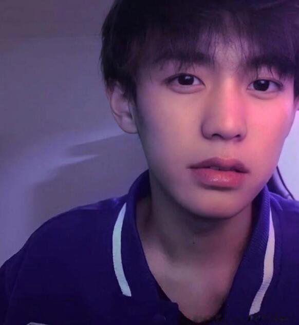 余庆伟个人资料简介 人鱼线pdd怎么突然火的