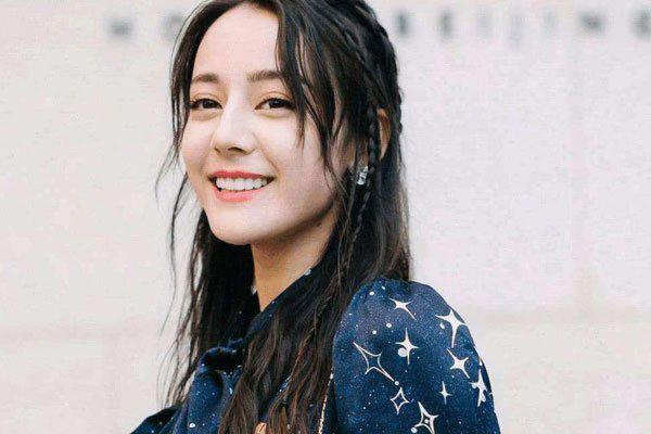 迪丽热巴的胸有多大 背后肯定是有什么金主