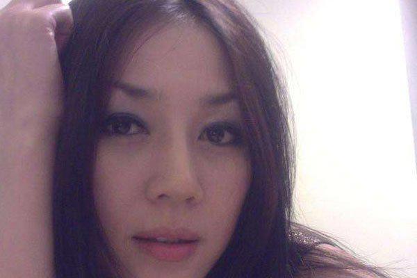 史姗妮比基尼照片 被认出后选择了离婚