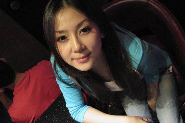 史姗妮比基尼照片 被认出后选择了离婚