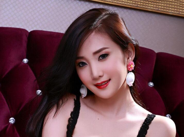 泰国张慧敏个人资料写真 出名的原因是因为她的g奶罩杯