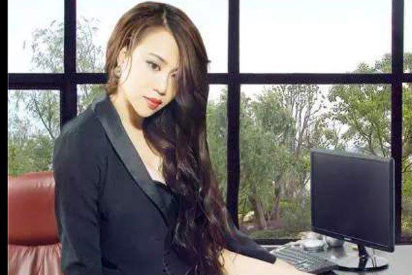 莫露露十万奶事件 就是在给女性摸黑