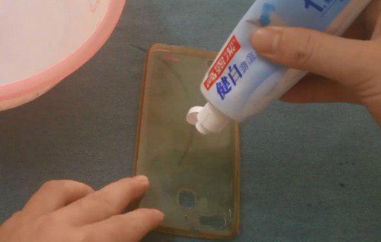 手机壳发黄怎么清洗变白 三种方法简单洗白白
