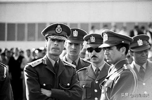 卡扎菲死了死的很难看毫无尊严 遗体秘密埋葬不留任何痕迹