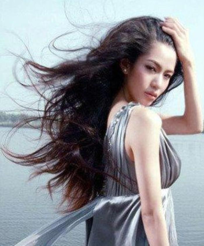 林峯前任潘霜霜简介 第一次约会就是在床上