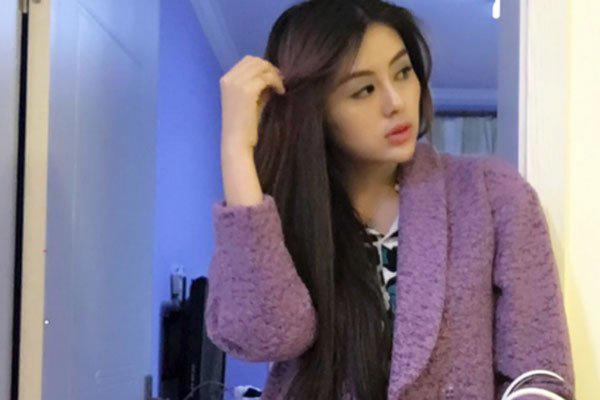 胡美丽直播被抓 直播被警察带走她是第一个