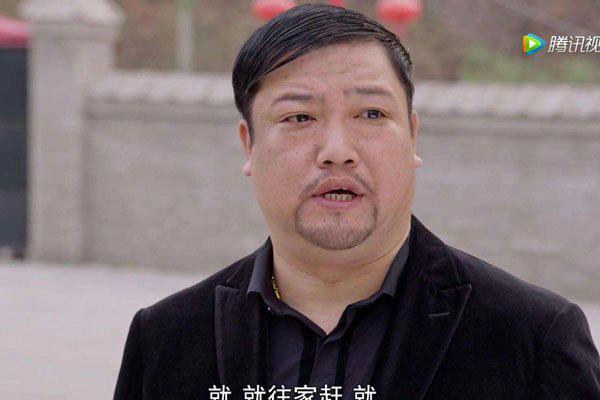 贾冰的个人资料是什么 靠着女人一直红火到现在