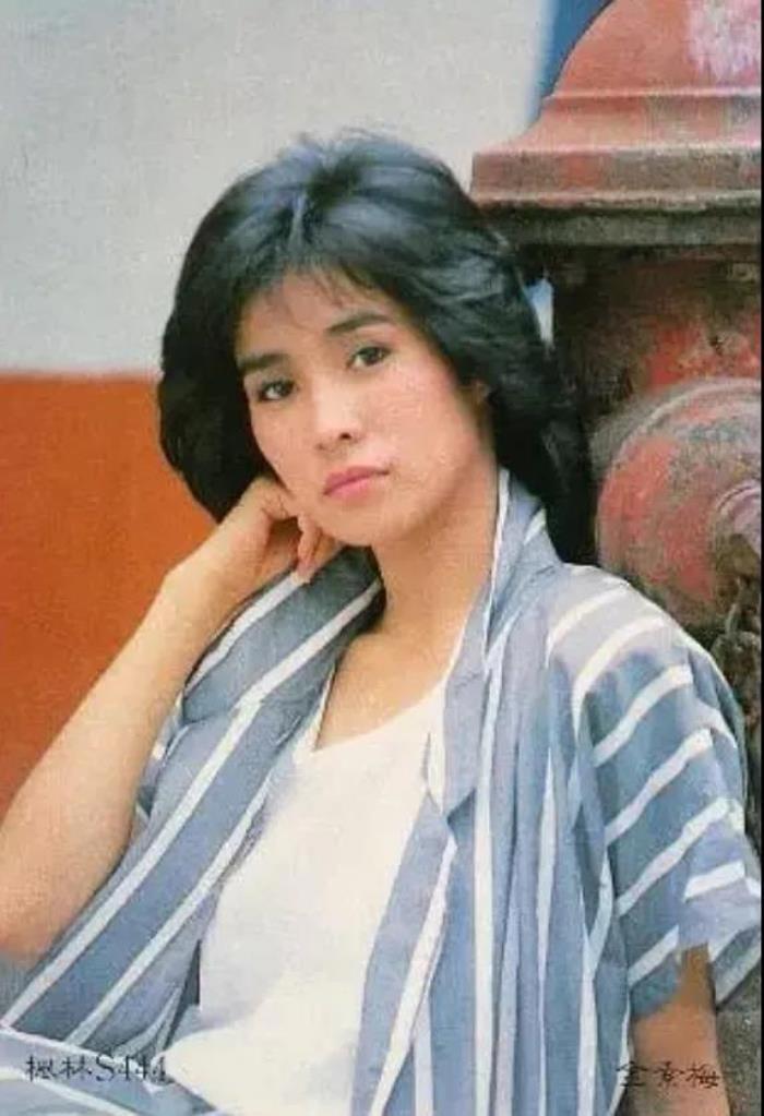 何家劲的妻子是谁 金素梅为什么不嫁何家劲