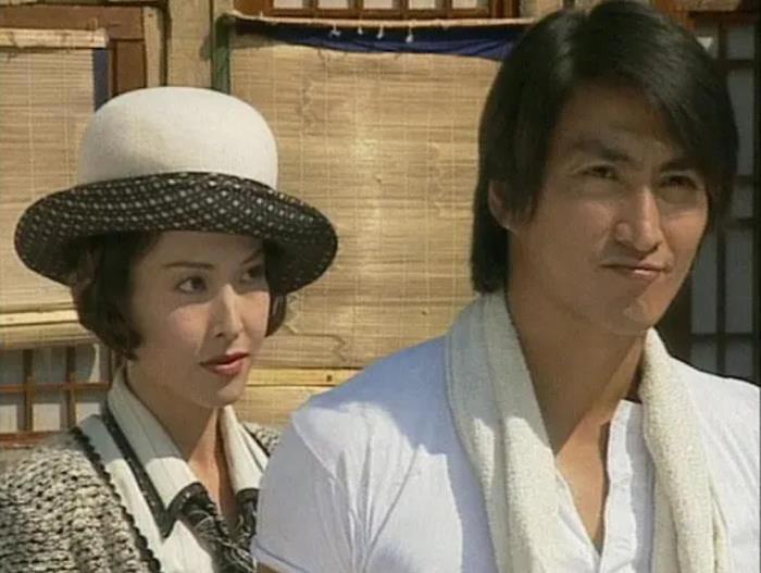 何家劲的妻子是谁 金素梅为什么不嫁何家劲