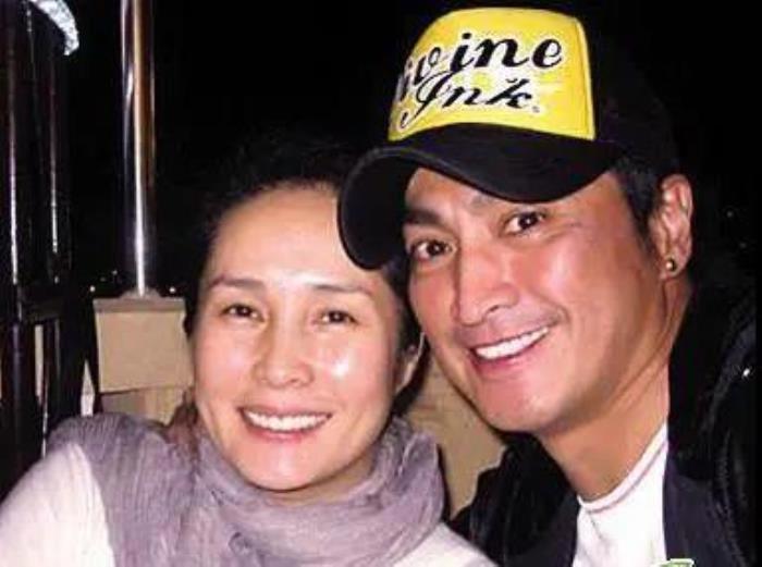 何家劲的妻子是谁 金素梅为什么不嫁何家劲