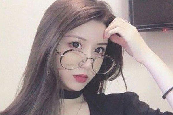 欧阳马小云和狗是怎么回事 为了出名不要脸