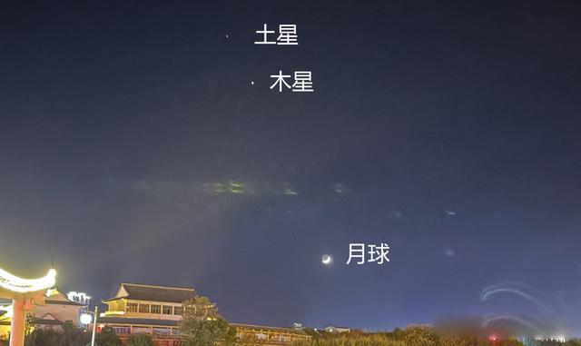 月亮旁边的星星是北极星吗 月亮旁边的那个星星叫什么名字