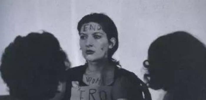 冰恋、秀色、慕残什么意思 心理变态型行为艺术