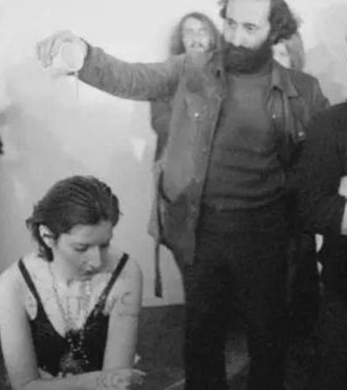 冰恋、秀色、慕残什么意思 心理变态型行为艺术