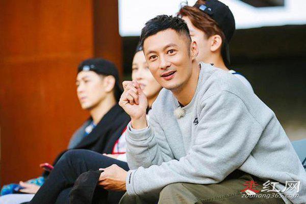 余文乐的眼睛是怎么回事 一大一小是义眼吗