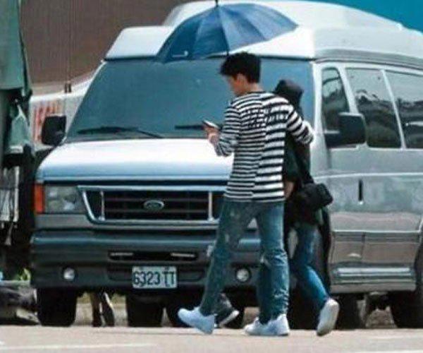 王大陆搂肩女助理 独处他们都做了什么