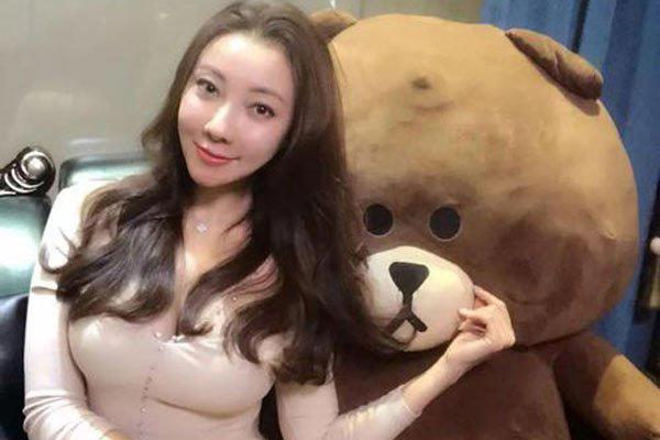 松果儿无圣光全套 连条丝状上衣都省了