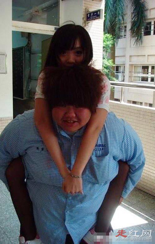 励志帝女友朱小媚分手了吗 长得真是离奇的丑和胖