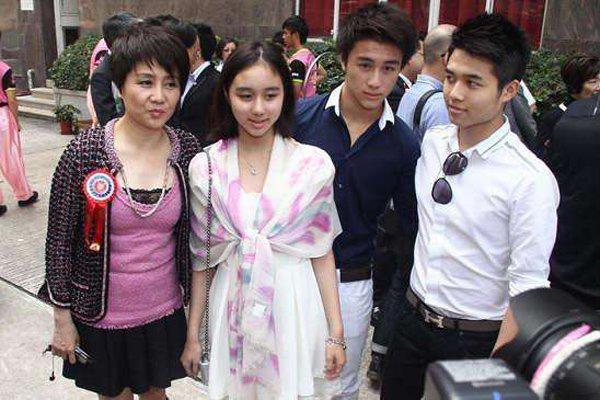 何猷佳不是亲生 为什么和赌王长的一点也不像