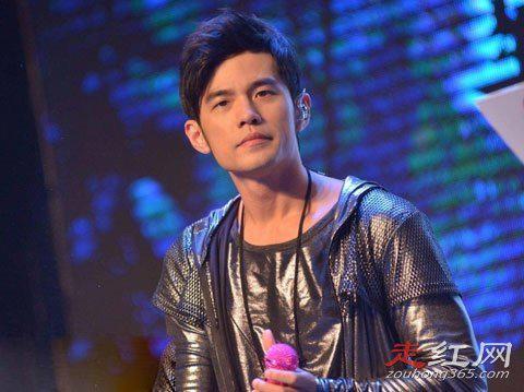 周杰伦黄家驹事件经过 向黄家驹下跪道歉怎么回事