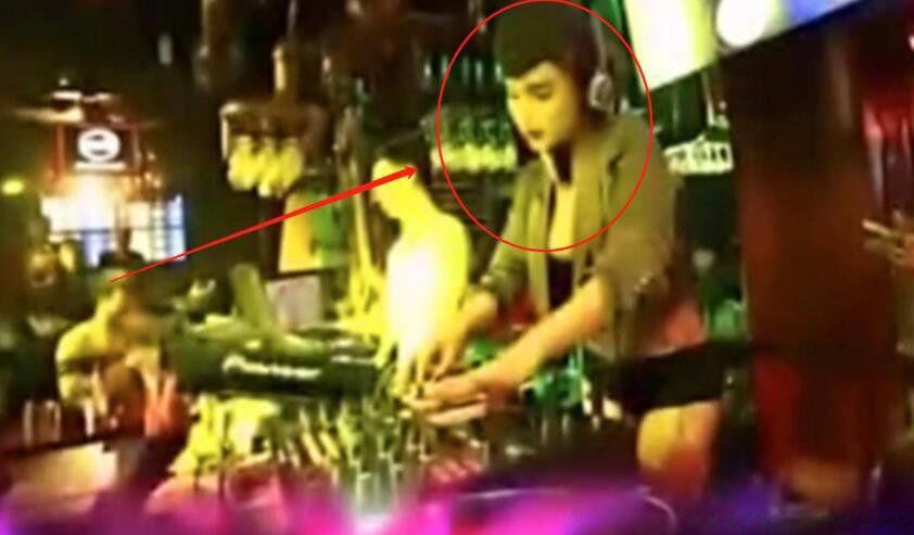 兜儿黑历史酒吧照 是前国家队游泳运动员吗