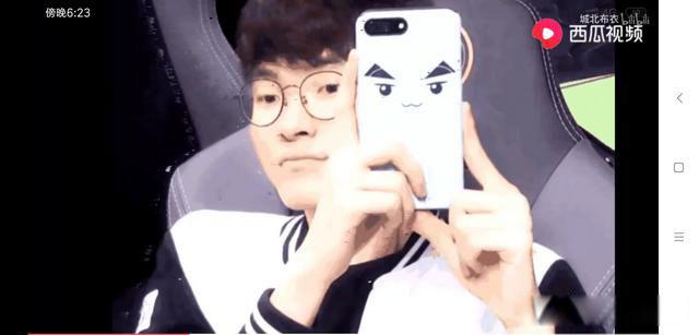 hide on bush翻译中文 是什么意思