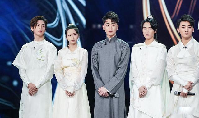 张云雷事件坠台是怎么回事 盆骨摔断五脏严重错位