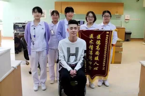 张云雷事件坠台是怎么回事 盆骨摔断五脏严重错位