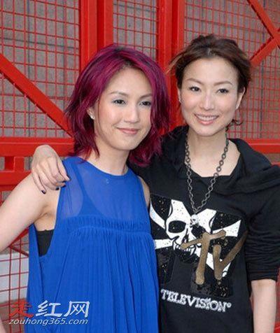 杨千嬅郑秀文对比照长得很像 现在的关系还不错