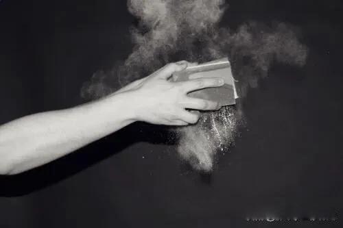 常在河边走哪能不湿鞋的意思 这句老话是对人们的告诫语