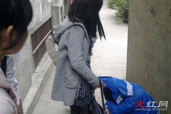 曹小小为什么火 还有一个称号叫做黑丝教主