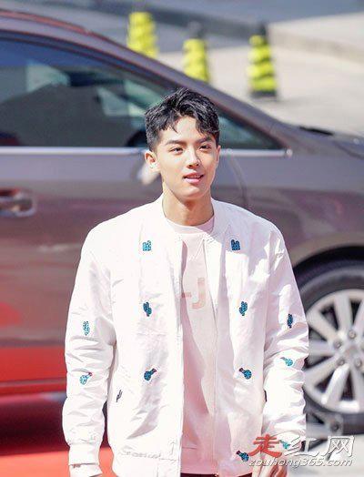 周俊伟的夫人长什么样漂亮吗 英年早婚怎么回事