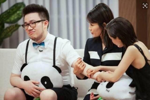 英达终于开口谈巴图 宋丹丹母子不在公众场合卖惨