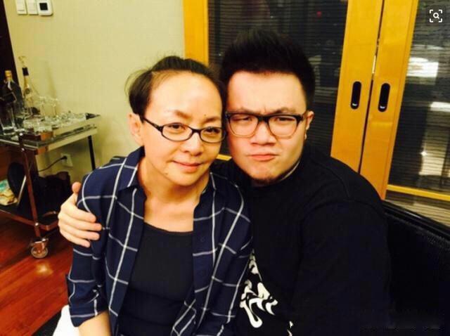 英达终于开口谈巴图 宋丹丹母子不在公众场合卖惨