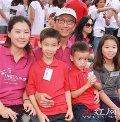 伏明霞老公的前妻是谁 梁锦松第一任妻子是谭淑芬