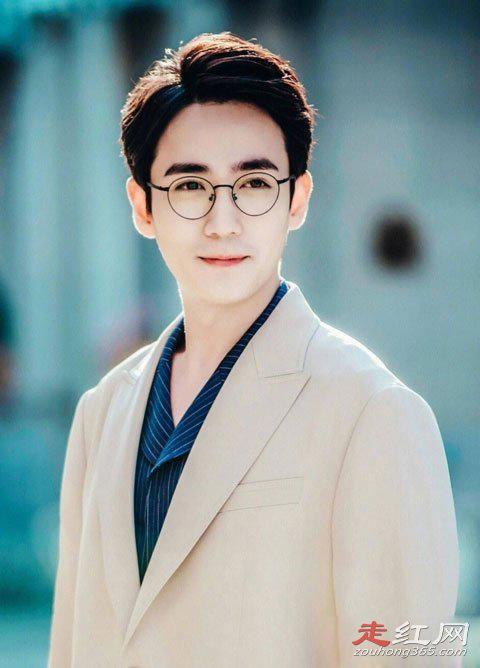 朱一龙8年女友事件怎么回事 隐婚生子大学同学真的吗