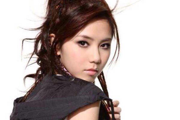 邓紫棋大尺度照事件 换男友的速度是非常快