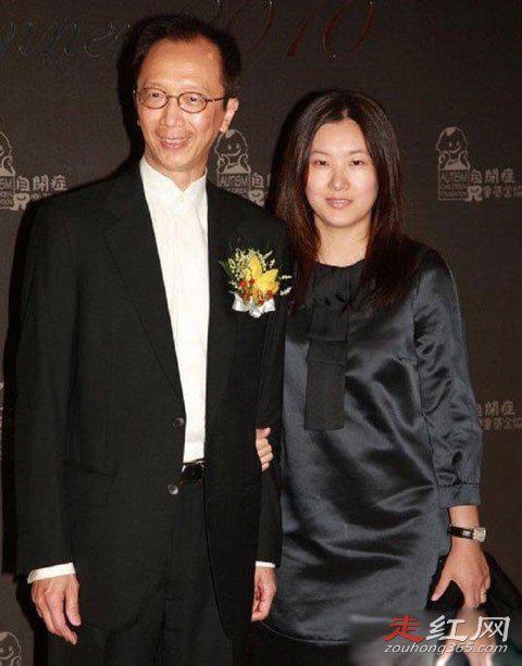 伏明霞为什么嫁老头现状如何 共生了几个孩子