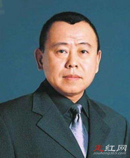 李明启潘长江什么关系 传出她是潘长江妈妈