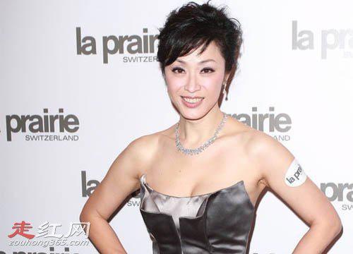 向华强的老婆为什么对刘德华那么好 陈法蓉和他什么关系