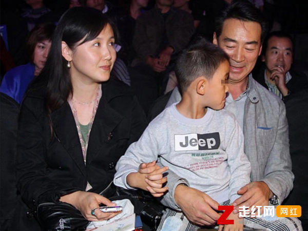 老戏骨寇振海有几个孩子，现任老婆李婷个人资料被扒