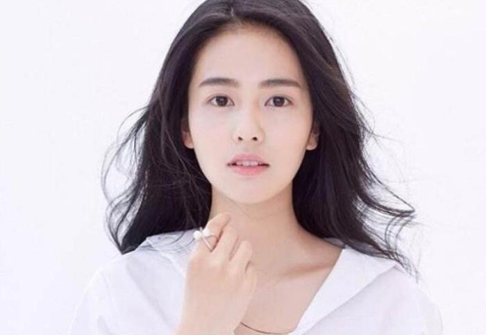 白鹿个人资料简介 和罗云熙什么关系